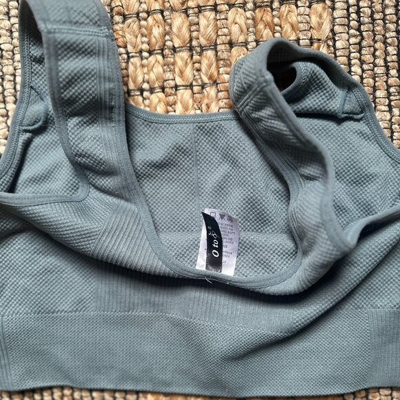 Seamless, ribbed longline sports bra. - Picture 3 of 5